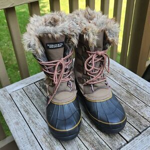 Women's Winter Boots - Tan and Black